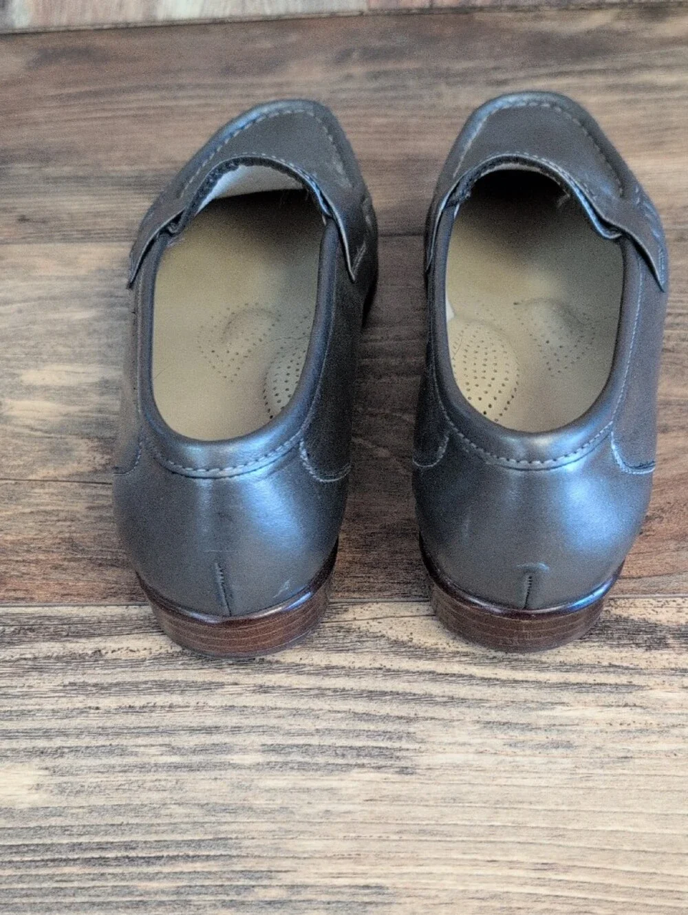 SAS San Antonio Shoes Metallic Gray Leather Penny Loafers 6.5     562A